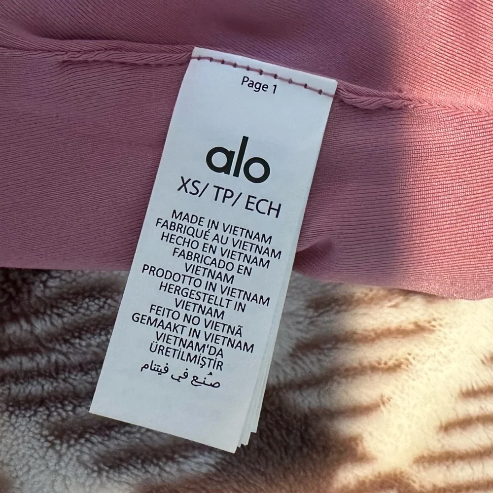 NWOT Alo Yoga Airbrush Heart Throb Bra in Pink Wild Rose/White XS - Picture 9 of 12